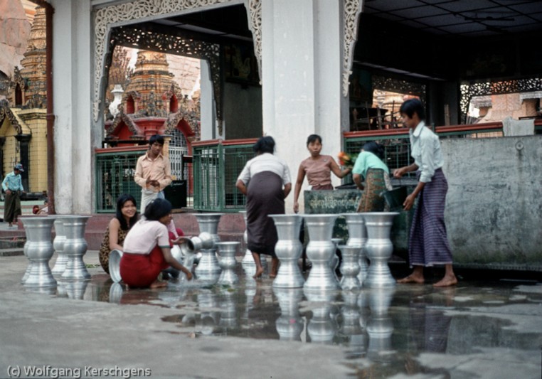 1979, Burma, Yangon, Swhedagon Pagoda